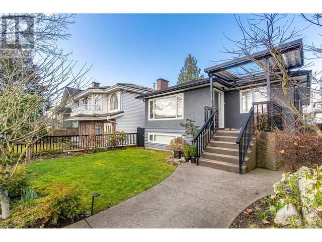4847 Frances Street, House detached with 6 bedrooms, 4 bathrooms and 4 parking in Burnaby BC | Image 2