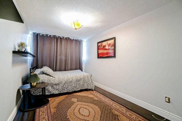 1607 - 11 Wincott Dr, Condo with 3 bedrooms, 2 bathrooms and 1 parking in Toronto ON | Image 9