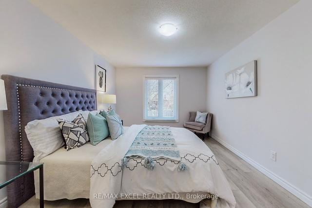 5 Oakhaven Dr, House detached with 3 bedrooms, 3 bathrooms and 4 parking in Toronto ON | Image 10