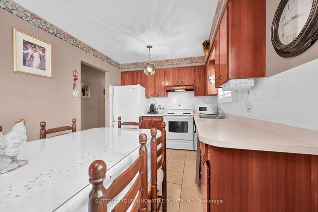 948 Mohawk Rd E, House detached with 3 bedrooms, 2 bathrooms and 9 parking in Hamilton ON | Image 2