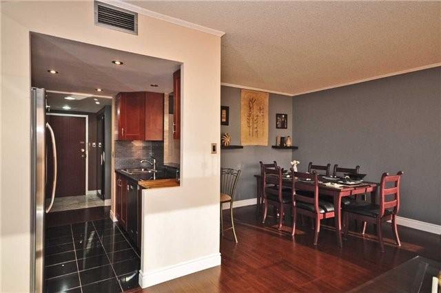 lph8 - 880 Dundas St W, Condo with 1 bedrooms, 1 bathrooms and 2 parking in Mississauga ON | Image 3