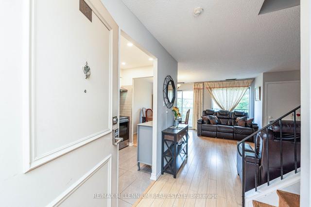 264 - 165 Cherokee Blvd, Townhouse with 4 bedrooms, 2 bathrooms and 1 parking in Toronto ON | Image 1