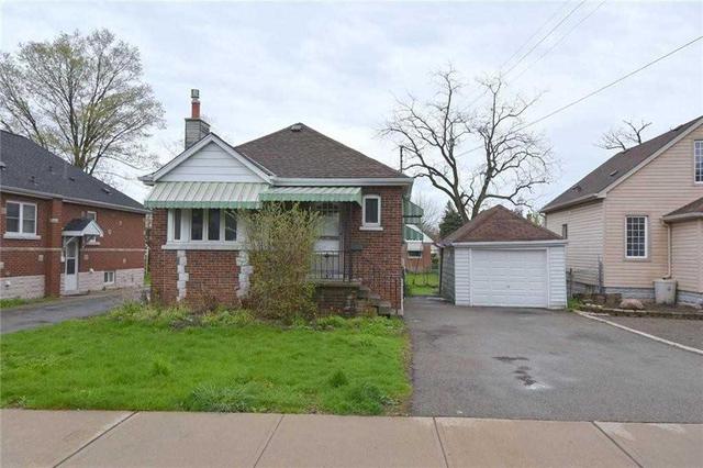 71 Rosedale Ave, House detached with 2 bedrooms, 1 bathrooms and 4 parking in Hamilton ON | Image 1