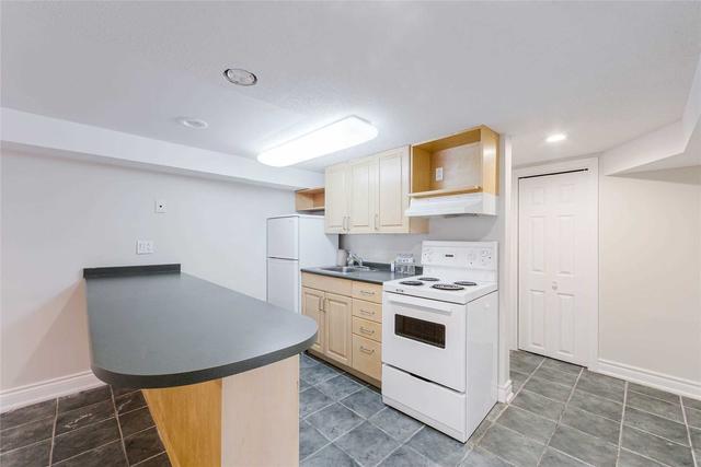 bsmnt - 18 Poplar Dr, House detached with 2 bedrooms, 1 bathrooms and 4 parking in Richmond Hill ON | Image 1