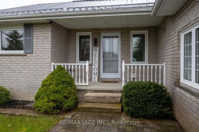 6 Hallett Cres, House detached with 2 bedrooms, 2 bathrooms and 7 parking in Kawartha Lakes ON | Image 23