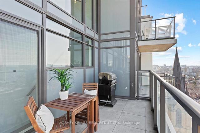 1511 - 111 Bathurst St, Condo with 2 bedrooms, 2 bathrooms and 1 parking in Toronto ON | Image 2