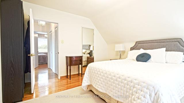 80 Amesbury Dr, House detached with 3 bedrooms, 3 bathrooms and 7 parking in Toronto ON | Image 3