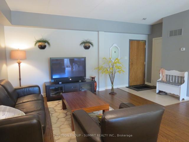 111 - 4016 Kilmer Dr, Condo with 1 bedrooms, 1 bathrooms and 1 parking in Burlington ON | Image 5