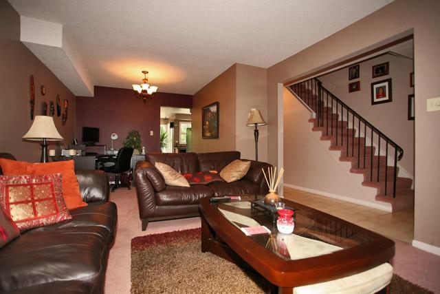 1030 Runnymead Cres, House attached with 3 bedrooms, 3 bathrooms and null parking in Oakville ON | Image 2