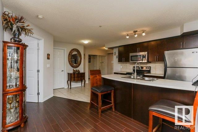 107 - 10118 106 Av Nw, Condo with 2 bedrooms, 2 bathrooms and null parking in Edmonton AB | Image 6