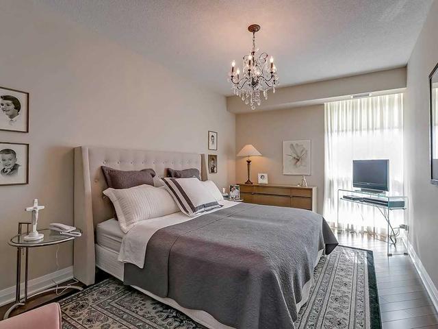 1202 - 1055 Southdown Rd, Condo with 2 bedrooms, 2 bathrooms and 1 parking in Mississauga ON | Image 13