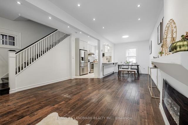 109 Bedford Park Ave, House semidetached with 3 bedrooms, 2 bathrooms and 2 parking in Toronto ON | Image 3