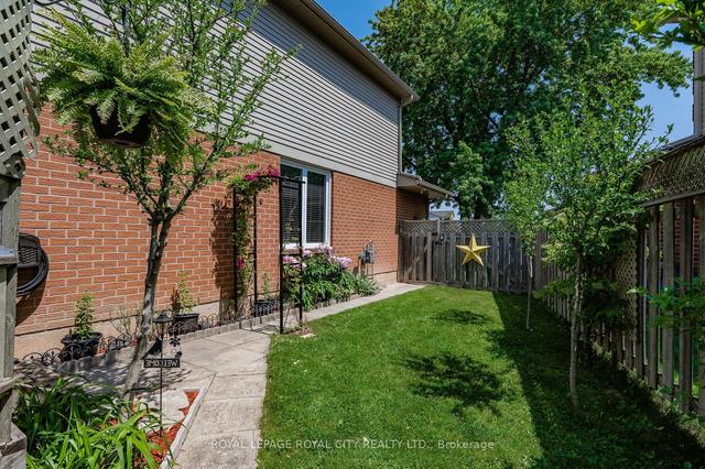 611 Clover Park Cres, House detached with 4 bedrooms, 3 bathrooms and 4 parking in Milton ON | Image 35