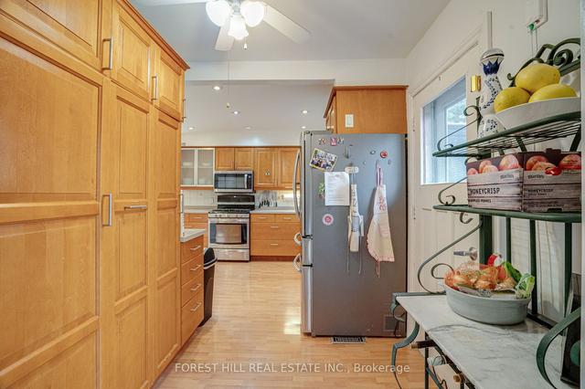38 Sunnycrest Rd, House detached with 3 bedrooms, 3 bathrooms and 5 parking in Toronto ON | Image 2