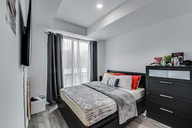 th14 - 10 Brin Dr, Townhouse with 3 bedrooms, 2 bathrooms and 1 parking in Toronto ON | Image 3