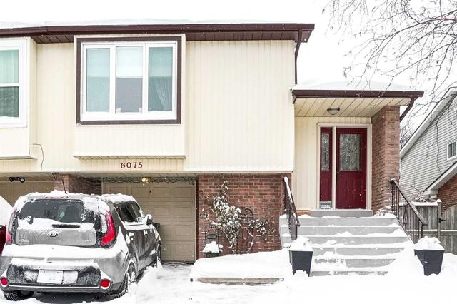 6075 Starfield Cres, House semidetached with 3 bedrooms, 2 bathrooms and 4 parking in Mississauga ON | Image 1