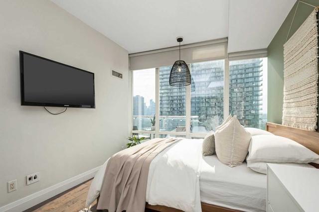1801 - 15 Windermere Ave, Condo with 2 bedrooms, 2 bathrooms and 1 parking in Toronto ON | Image 13