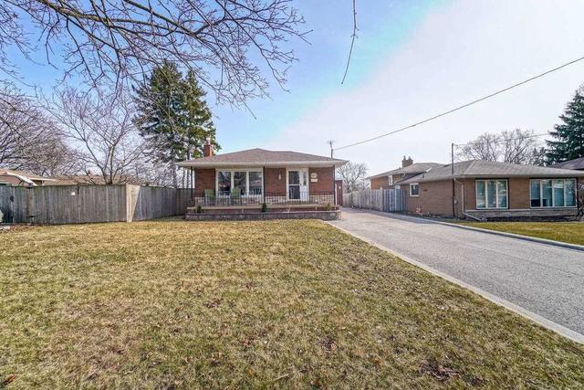 665 Tennyson Ave, House detached with 3 bedrooms, 2 bathrooms and 9 parking in Oshawa ON | Image 1