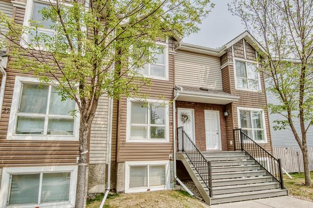 24 Erin Woods Court Se, Home with 3 bedrooms, 2 bathrooms and 1 parking in Calgary AB | Image 3