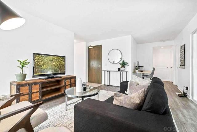 1801 - 50 Lombard St, Condo with 2 bedrooms, 1 bathrooms and 1 parking in Toronto ON | Image 1