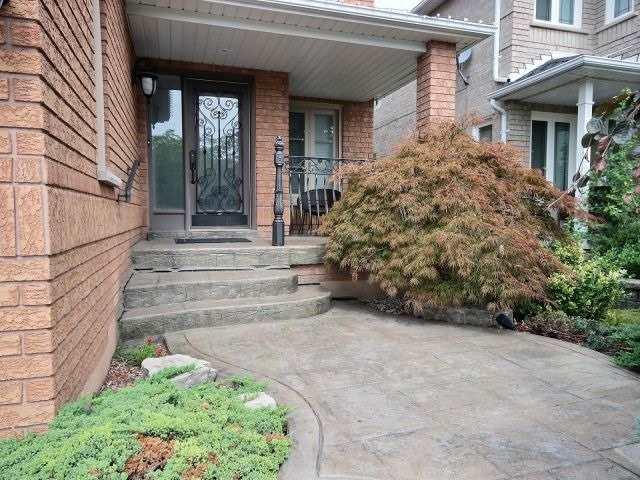410 Cunningham Dr, House detached with 4 bedrooms, 4 bathrooms and 4 parking in Vaughan ON | Image 2