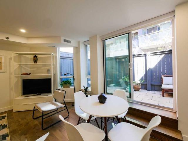 th1 - 127 Queen St, Townhouse with 2 bedrooms, 2 bathrooms and 1 parking in Toronto ON | Image 5