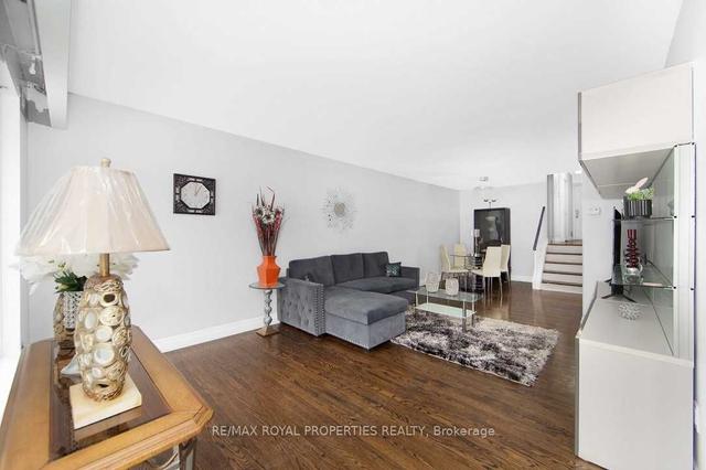 104 Topcliff Ave, House semidetached with 3 bedrooms, 2 bathrooms and 2 parking in Toronto ON | Image 12