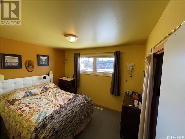 108 Fourth Street W, House detached with 3 bedrooms, 2 bathrooms and null parking in Carnduff SK | Image 13