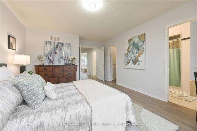 29 Staynor Cres, House attached with 3 bedrooms, 3 bathrooms and 3 parking in Markham ON | Image 11
