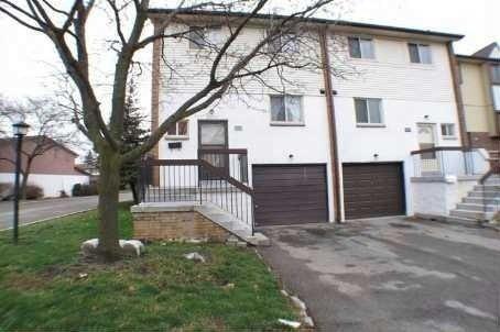 124 Baronwood Crt, Townhouse with 3 bedrooms, 2 bathrooms and 2 parking in Brampton ON | Image 1
