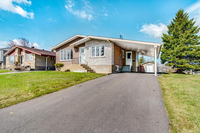 909 Lafleche Road, House detached with 4 bedrooms, 2 bathrooms and 3 parking in Hawkesbury ON | Image 2