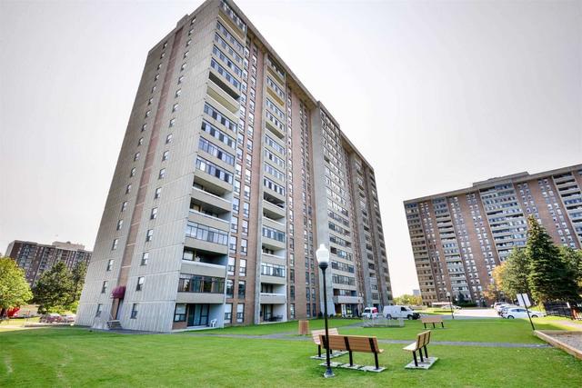1801 - 25 Kensington Rd, Condo with 2 bedrooms, 2 bathrooms and 1 parking in Brampton ON | Image 1