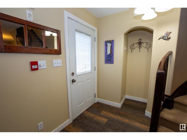 9205 98 Av Nw, House attached with 3 bedrooms, 2 bathrooms and null parking in Edmonton AB | Image 3