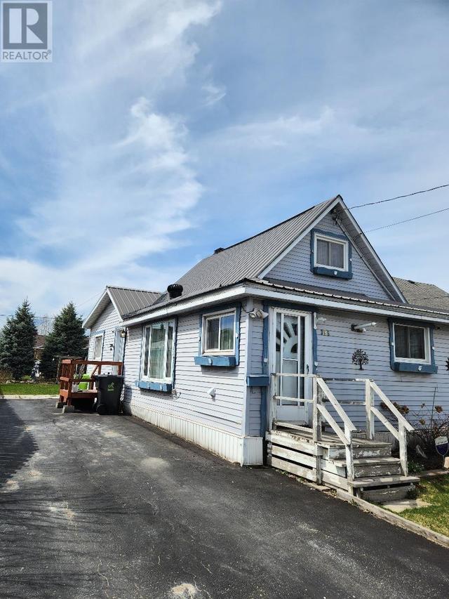 395 Third Ave, House detached with 2 bedrooms, 1 bathrooms and null parking in Sault Ste. Marie ON | Image 1