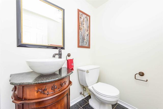 62 Townley Cres, House semidetached with 3 bedrooms, 3 bathrooms and 4 parking in Brampton ON | Image 4