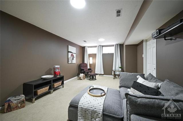 505 Wincanton Drive, Townhouse with 3 bedrooms, 3 bathrooms and 3 parking in Ottawa ON | Image 19