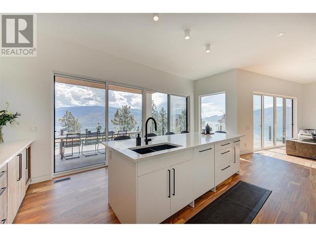 5843 Somerset Avenue, House detached with 3 bedrooms, 3 bathrooms and 2 parking in Peachland BC | Image 21