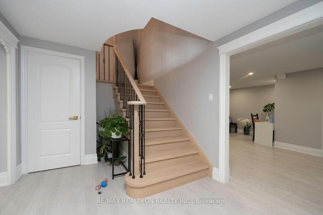 109 Spring Blossom Cres, House detached with 4 bedrooms, 6 bathrooms and 9 parking in Markham ON | Image 16