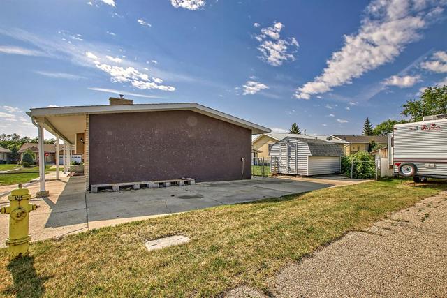 5716 51 Avenue, House detached with 3 bedrooms, 2 bathrooms and 4 parking in Ponoka AB | Image 41