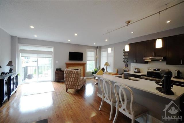 201 Espin Heights, Home with 3 bedrooms, 3 bathrooms and 3 parking in Ottawa ON | Image 6