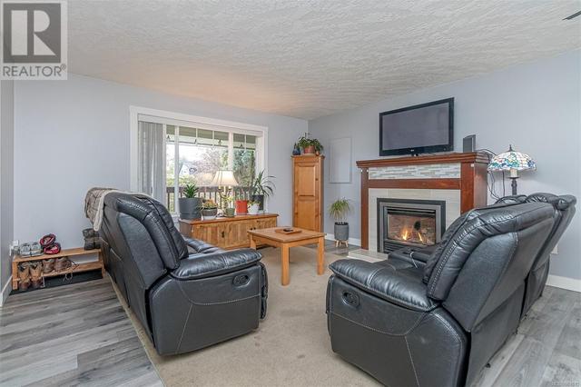 8058 Edmund St, House detached with 3 bedrooms, 2 bathrooms and 4 parking in North Cowichan BC | Image 3