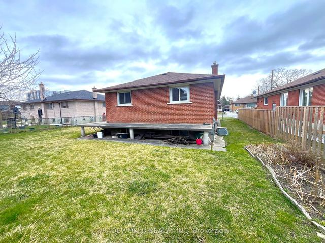 122 Honeywood Rd, House detached with 3 bedrooms, 2 bathrooms and 4 parking in Toronto ON | Image 22