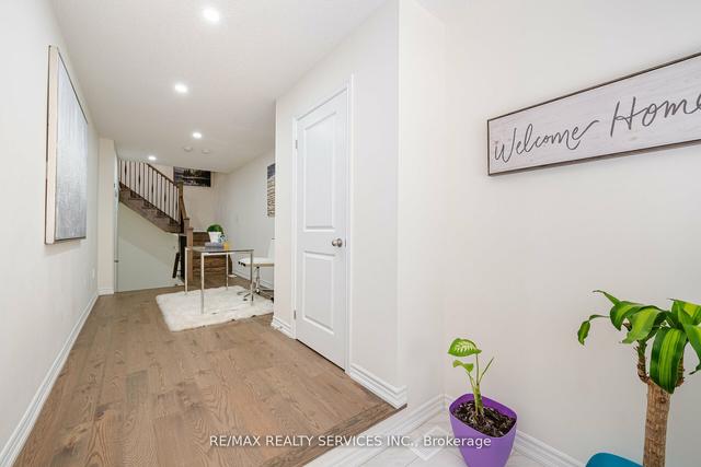 21 Arrowview Dr, House attached with 3 bedrooms, 3 bathrooms and 3 parking in Brampton ON | Image 36