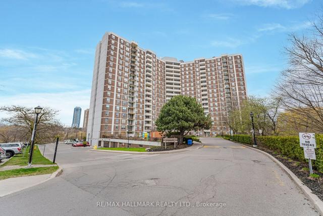 606 - 20 Edgecliffe Gfwy, Condo with 3 bedrooms, 2 bathrooms and 1 parking in Toronto ON | Image 1