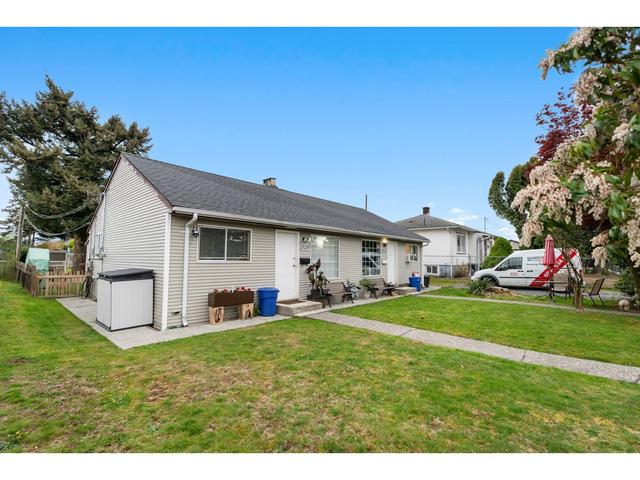 7528 Sharpe Street, House attached with 2 bedrooms, 2 bathrooms and 4 parking in Mission BC | Image 3