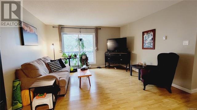 202 - 175 Centennial Dr, Condo with 2 bedrooms, 1 bathrooms and 2 parking in Courtenay BC | Image 2