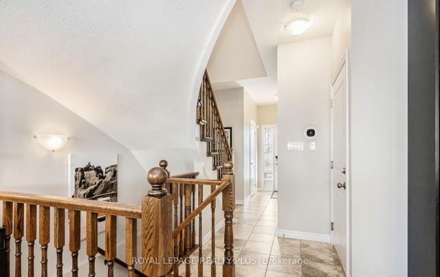 39 Redcedar Cres, House attached with 3 bedrooms, 3 bathrooms and 2 parking in Hamilton ON | Image 31