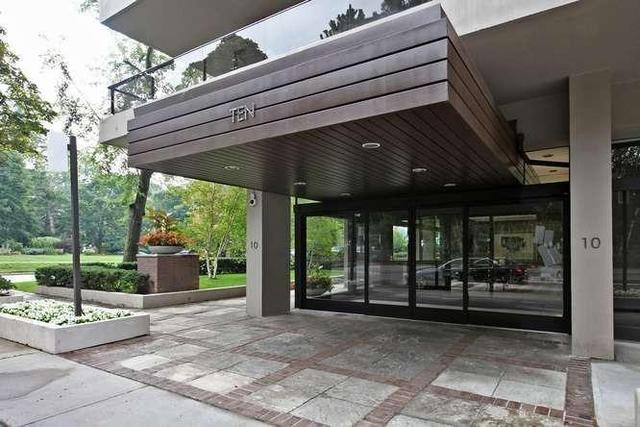 2001 - 10 Avoca Ave, Condo with 2 bedrooms, 2 bathrooms and 1 parking in Toronto ON | Image 2