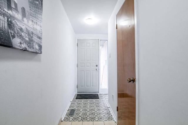 13 San Robertoway, Townhouse with 3 bedrooms, 3 bathrooms and 2 parking in Toronto ON | Image 18