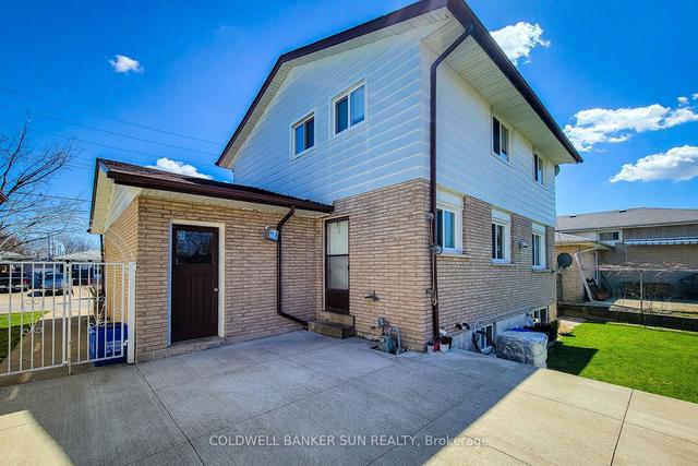 74 Bow Valley Dr, House detached with 4 bedrooms, 3 bathrooms and 5 parking in Hamilton ON | Image 24